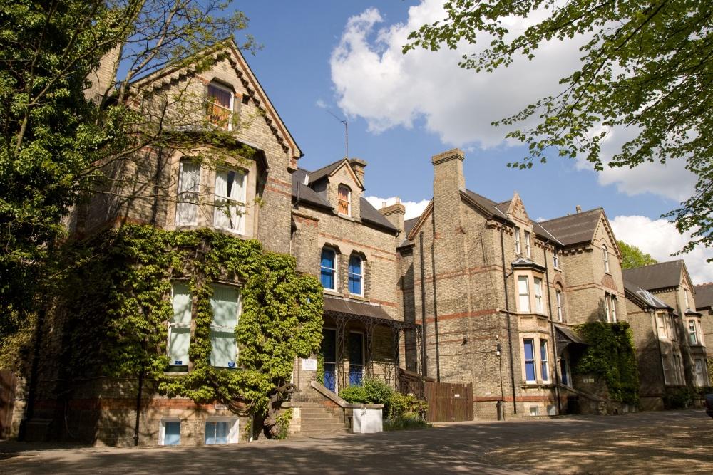 2026 CES 語言學校 最新優惠全解析|英國、愛爾蘭、加拿大遊學折扣+住宿方案一次看