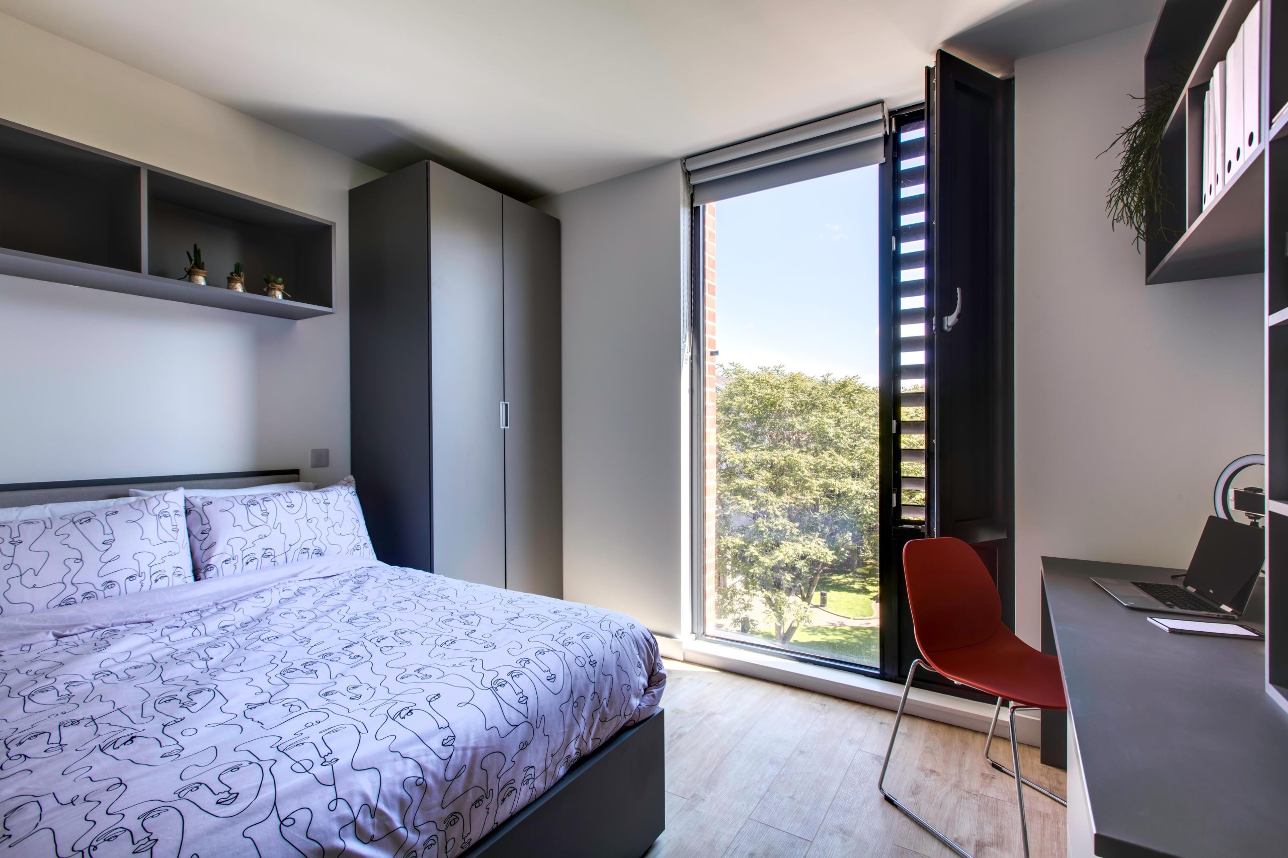 2026 CES 語言學校 最新優惠全解析|英國、愛爾蘭、加拿大遊學折扣+住宿方案一次看